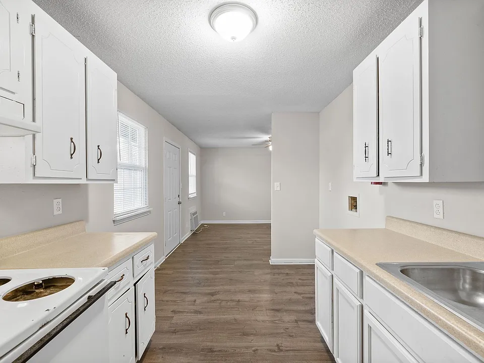 2 Bedroom Pet Friendly Apartment For Rent Near APSU!