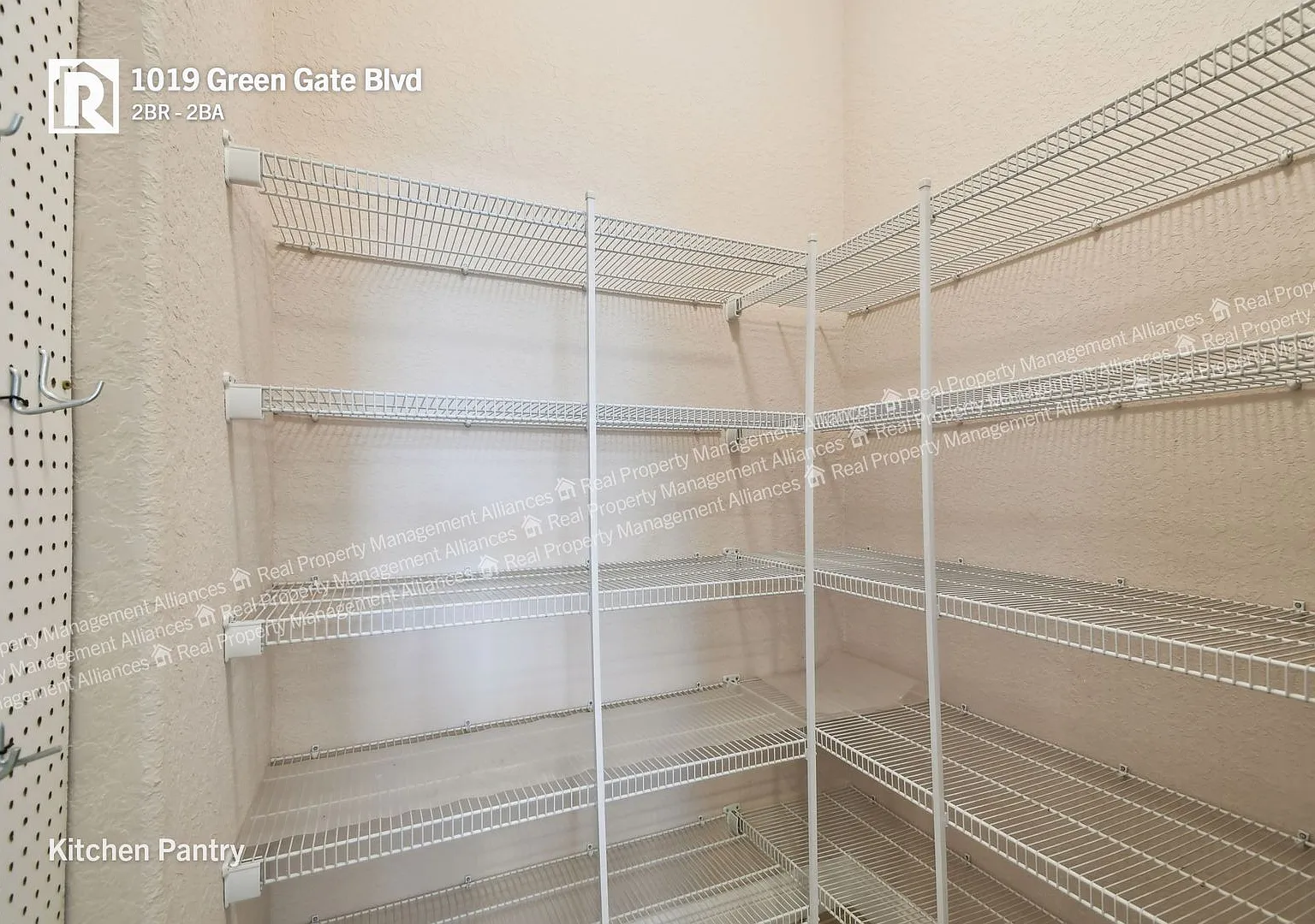 Charming 2 Bedroom, 2 Bath Single Story Townhome with Chain of Lakes Access — Photo 4