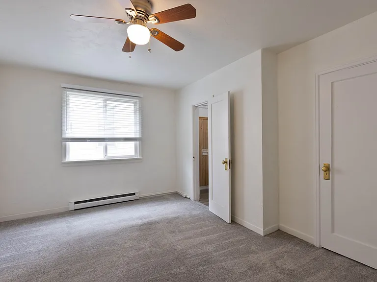 D218AB — Photo 15