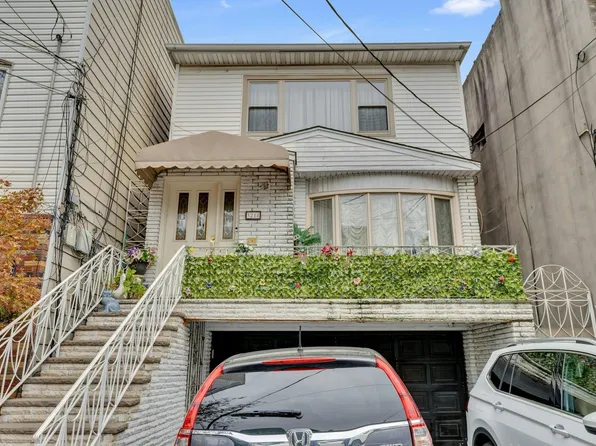 3218 Pleasant Avenue image 1 of 44