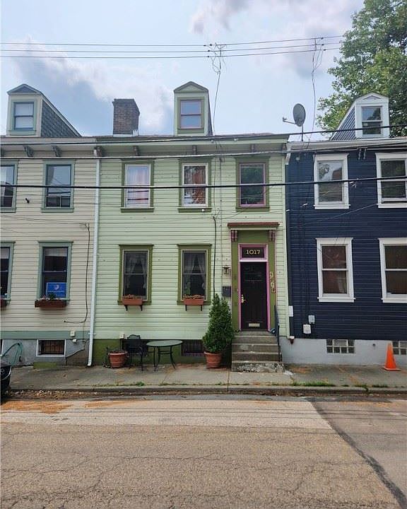 1st image of 1017 Manhattan St