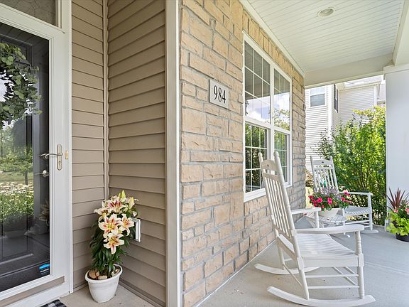 3rd image of 984 Kentucky Cir