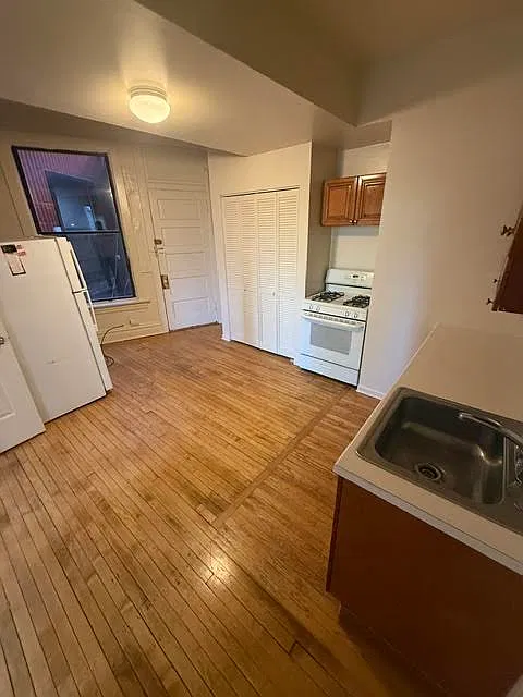 2 bed, 1100 sqft, $2,300 — Photo 4