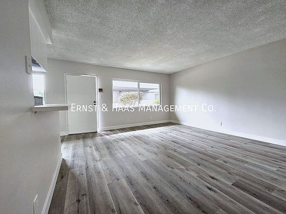 2nd image of 920 Loma Ave APT 3