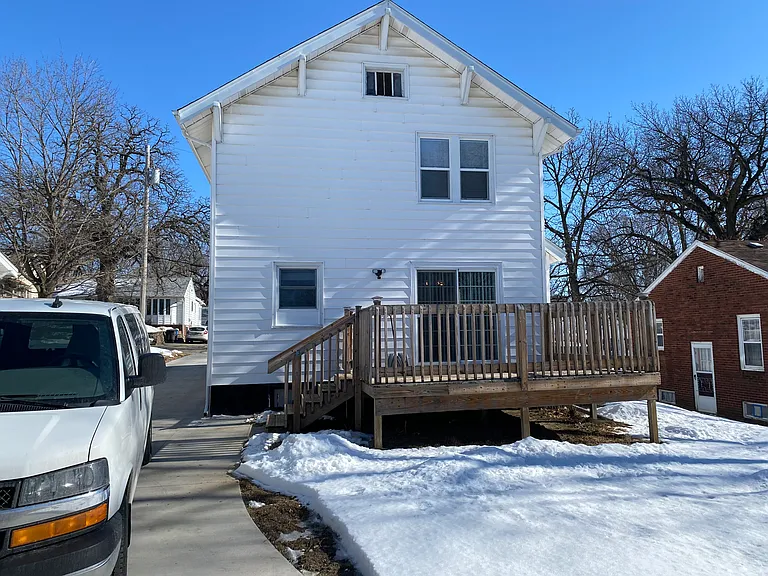 E 32nd Ct — Photo 32