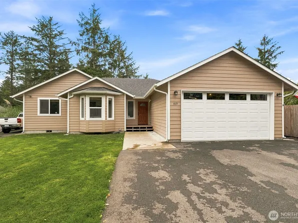 409 Snahapish Avenue SE, Ocean Shores, WA 98569
