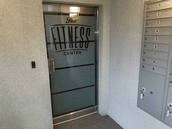 4th image of 1520 S Hayworth Ave #204