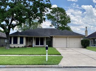 8646 Sunny Ridge Dr, Houston, TX 77095