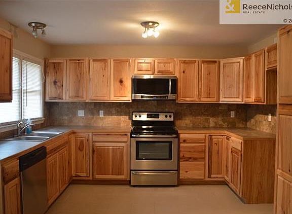 Gorgeous Kitchen with new cabinets and tile