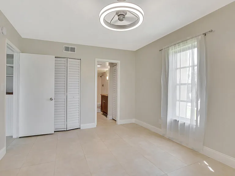 450 NW 20th St #2020 — Photo 12