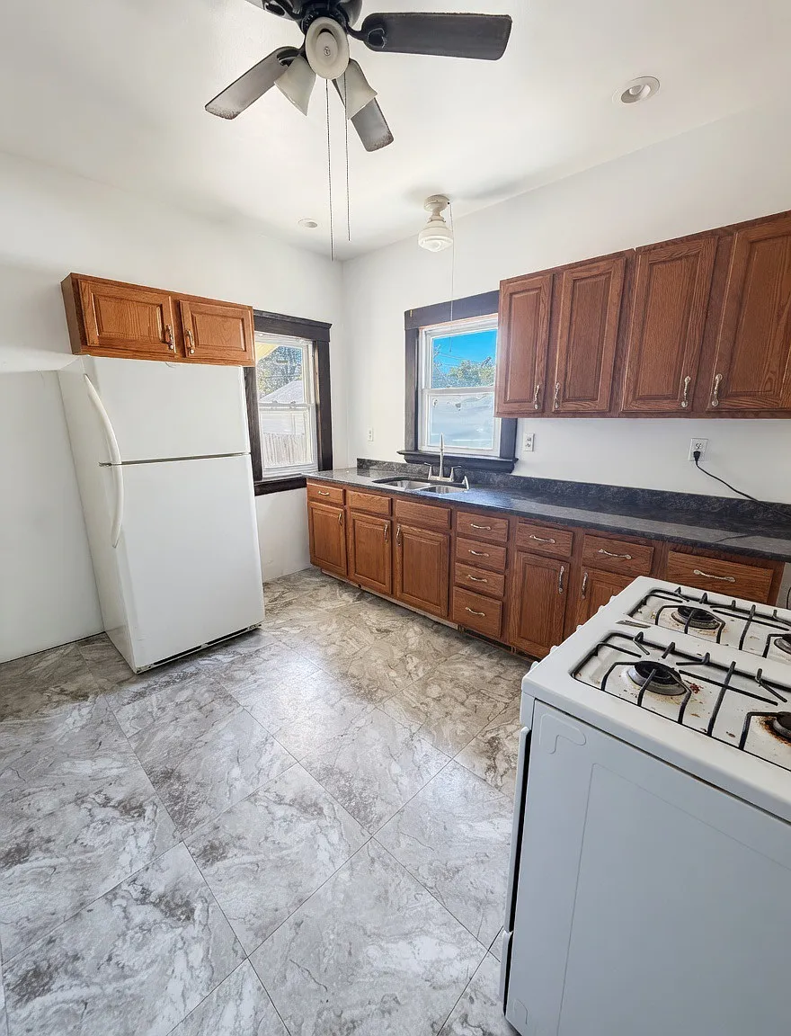 10609 Bernard Avenue — Photo 4