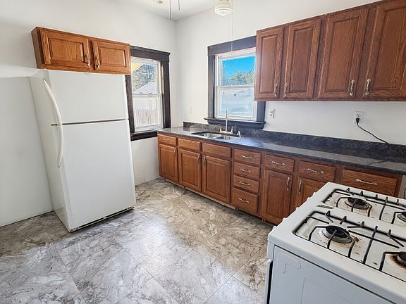 4th image of 10609 Bernard Ave