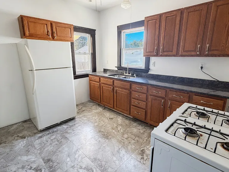 10609 Bernard Ave — Photo 4