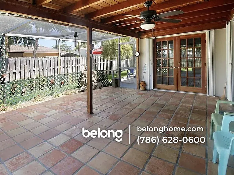 3050 NE 9th Ter #SINGLE FAMILY — Photo 4