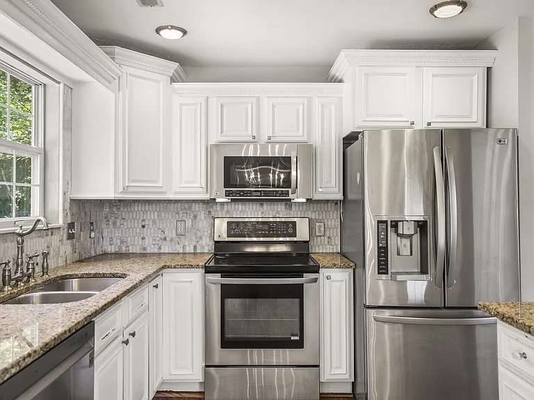 3127 Creekview Ln — Photo 9