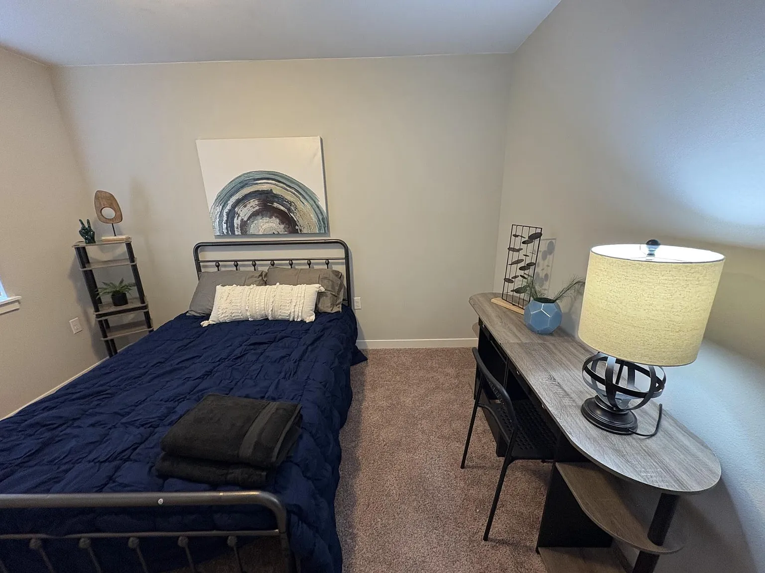 4 bed, 2.0 bath, 2000 sqft, $1,230 — Photo 2