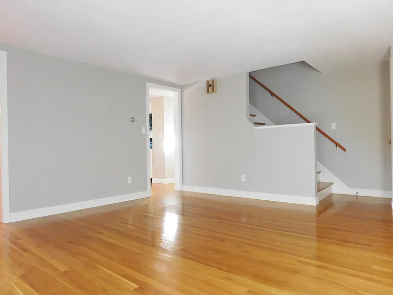 62 Wentworth St — Photo 6