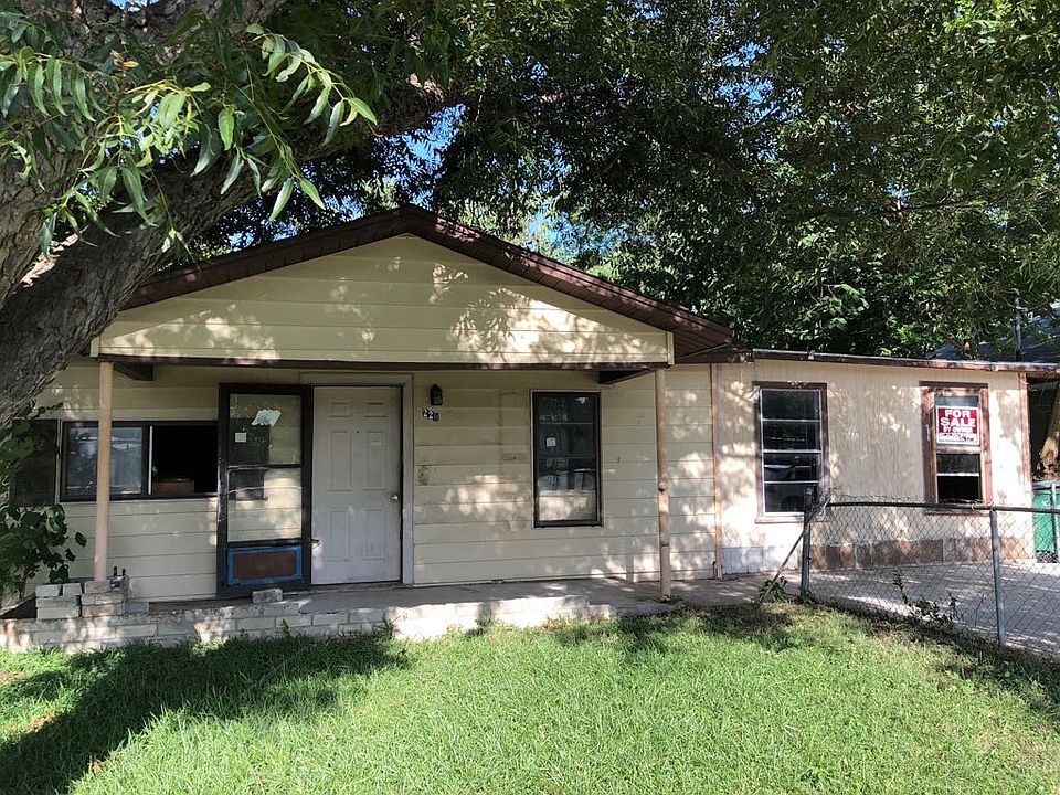 1st image of 220 Quinta St