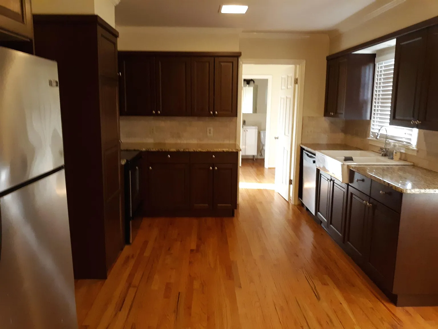 4 bed, 2.5 bath, 2195 sqft, $3,600 — Photo 3
