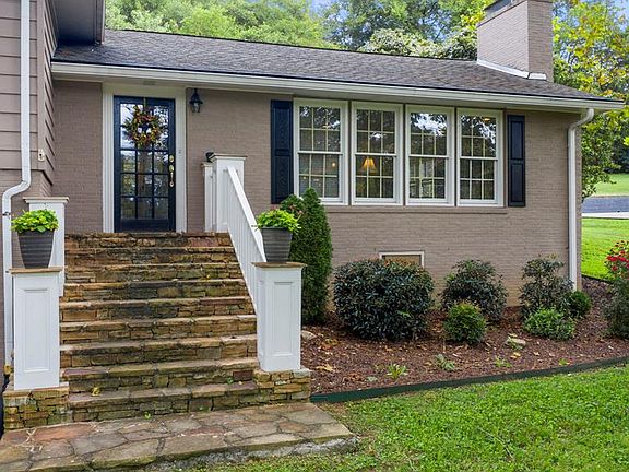 3rd image of 3650 Westview Dr NE