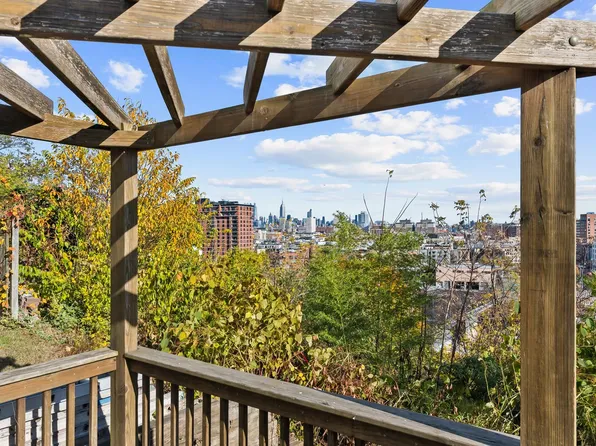 134 Ogden Avenue image 19 of 28