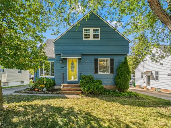 1218 Summit Dr, Mayfield, OH 44124