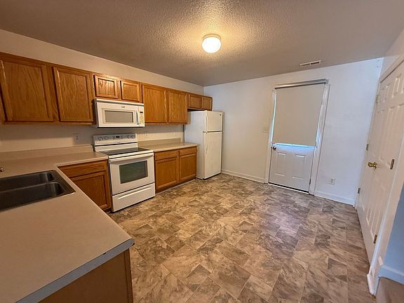 2nd image of 109 Bridgewood Dr