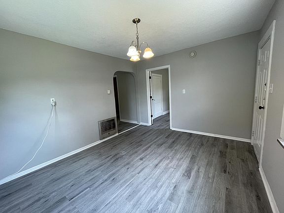 5th image of 2837 Woodrow Dr APT 1