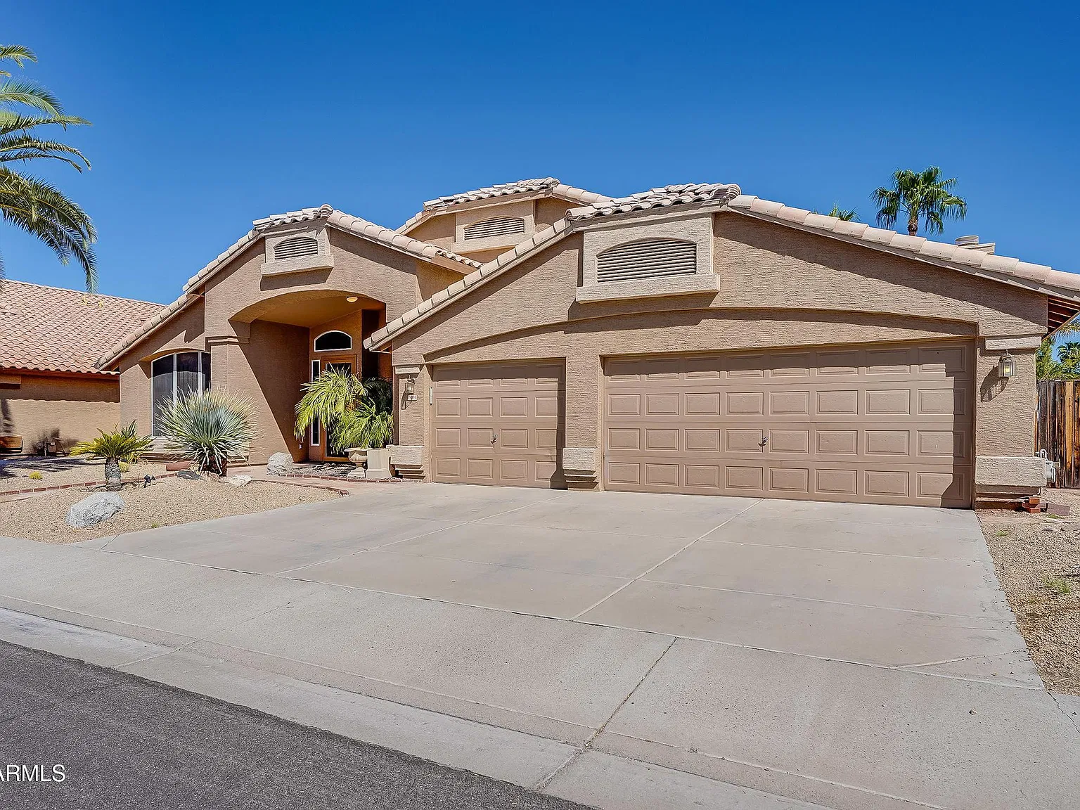 4 bed, 2.0 bath, 2478 sqft, $3,500 — Photo 2