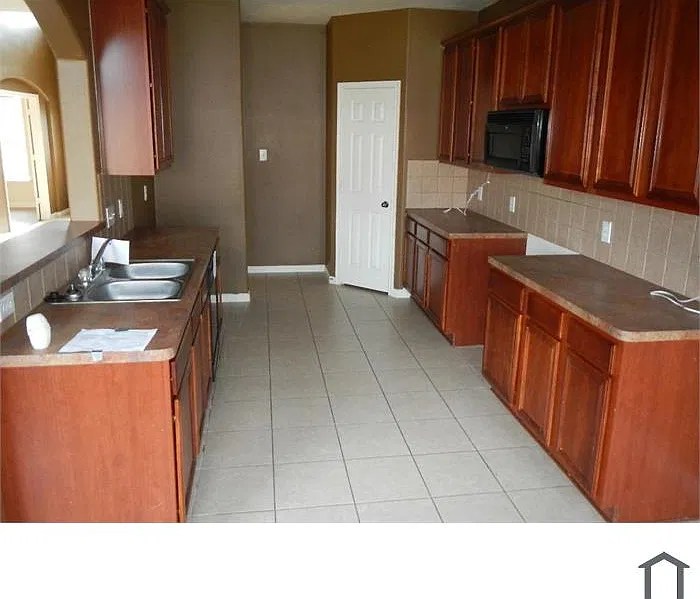5 bed, 2.5 bath, 3199 sqft, $3,200 — Photo 3