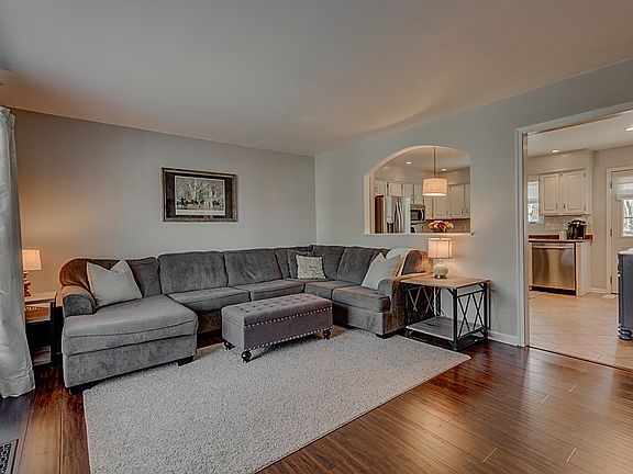 3rd image of 123 Green Hill Dr