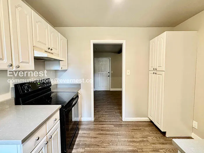 802 N Birch St — Photo 5