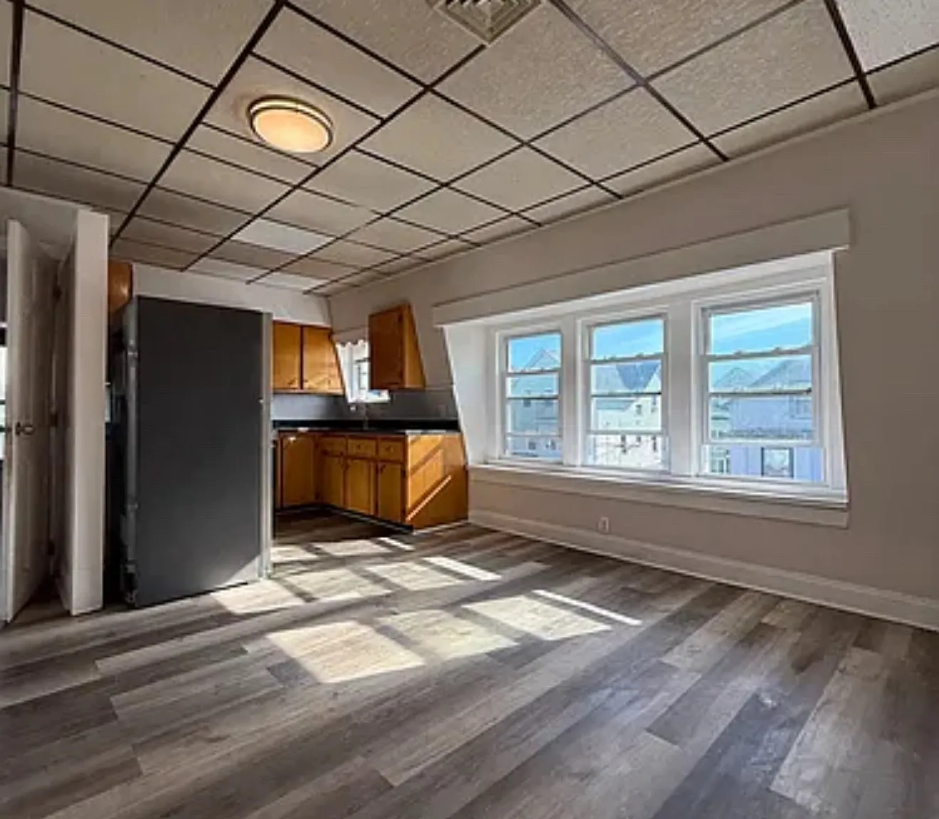 3 bed, 900 sqft, $1,800 — Photo 1