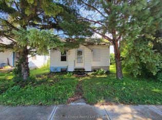 216 6th St, Rainy River, ON P0W 1L0