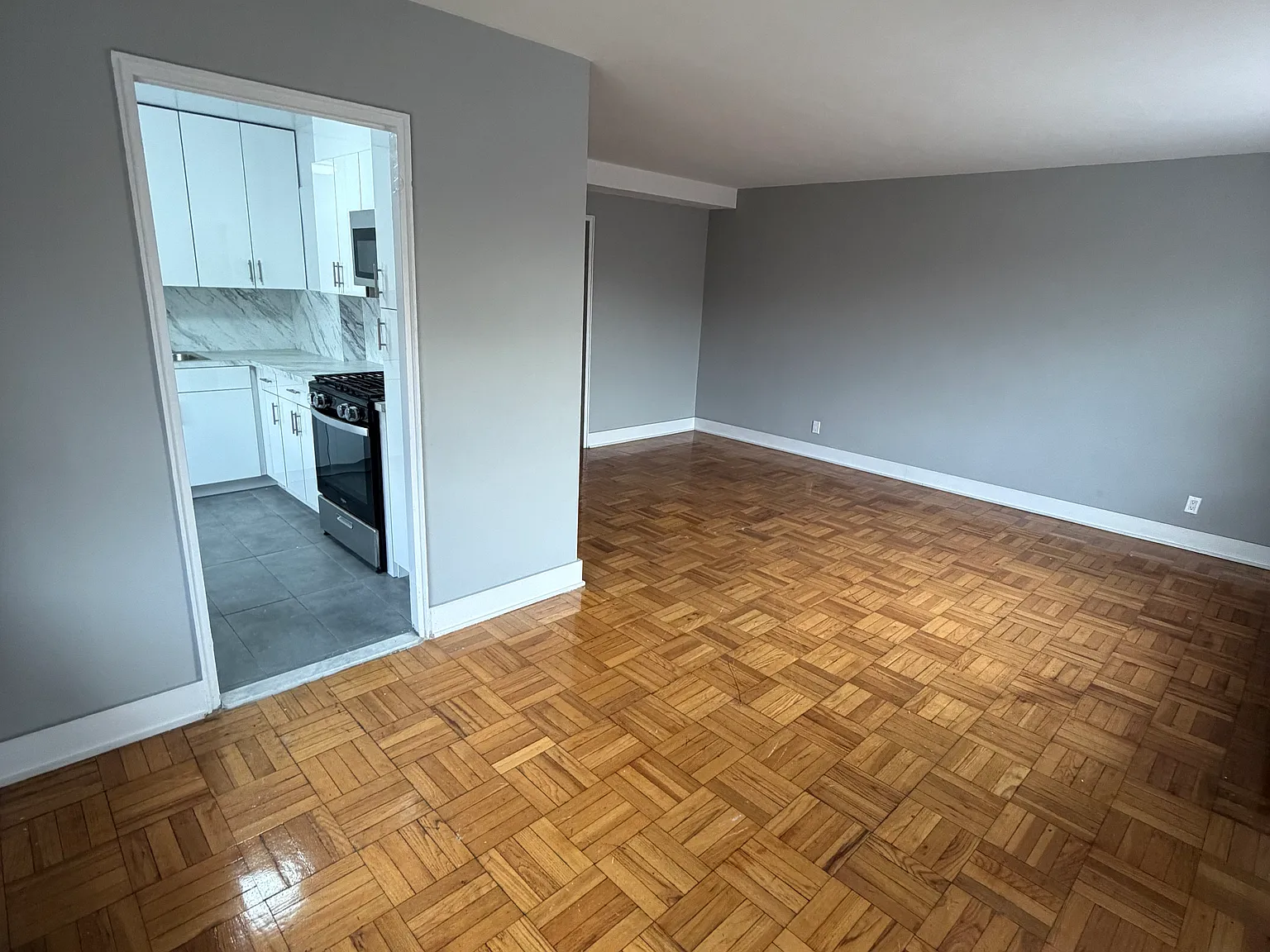 188th St, Fresh Meadows — Photo 2