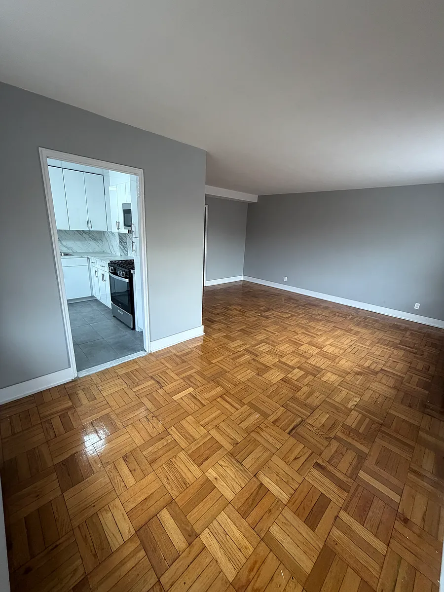 Building Photo - 188th St