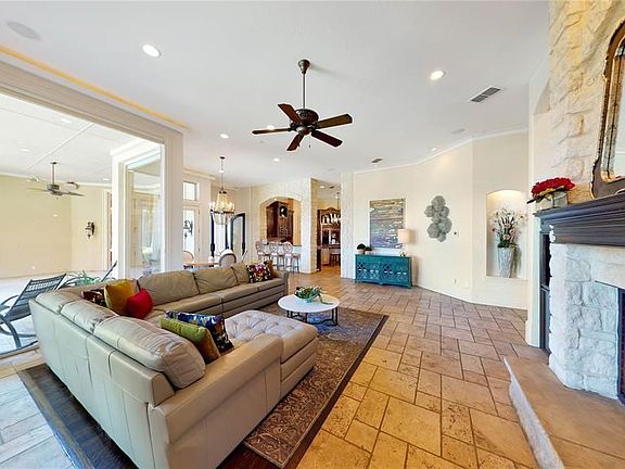 4th image of 3613 Wooded Creek Cir