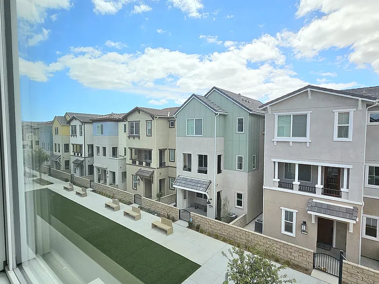 6045 Fairfax Dr — Photo 29