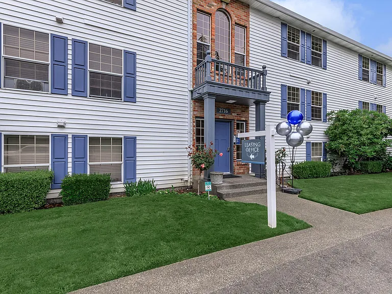 Grandview Apartments — Photo 22