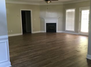 102 Copper Creek Dr, Lagrange, GA 30240