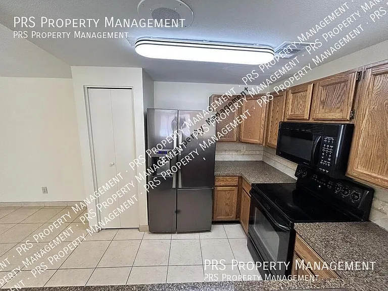 1762 W Colt Rd — Photo 18