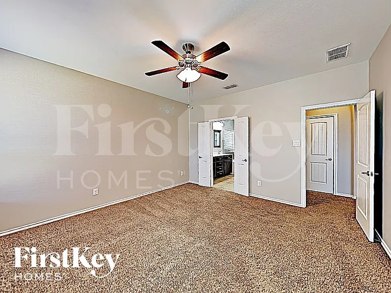 1724 Henderson Dr — Photo 9