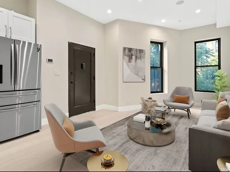 370 Marion St #2 — Photo 2