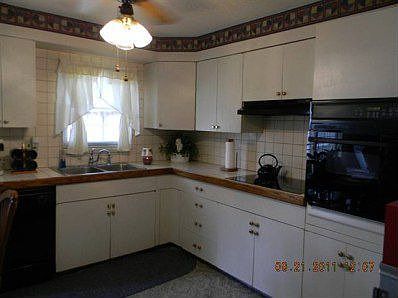 5th image of 2901 N Belmont Dr