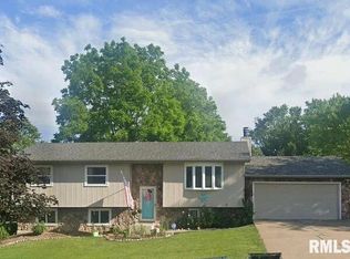 1824 Winding Hill Rd, Davenport, IA 52807