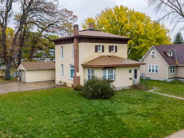 228 W 4th St, Blue Earth, MN 56013