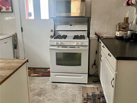 4th image of 451 Indiana Ave