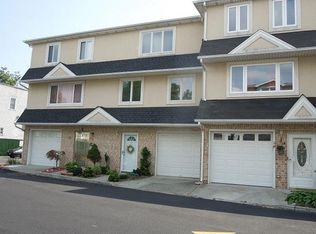 18 Sea Gate Ct, Staten Island, NY 10305
