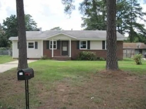 1838 Camelot Dr, Fayetteville, NC 28304