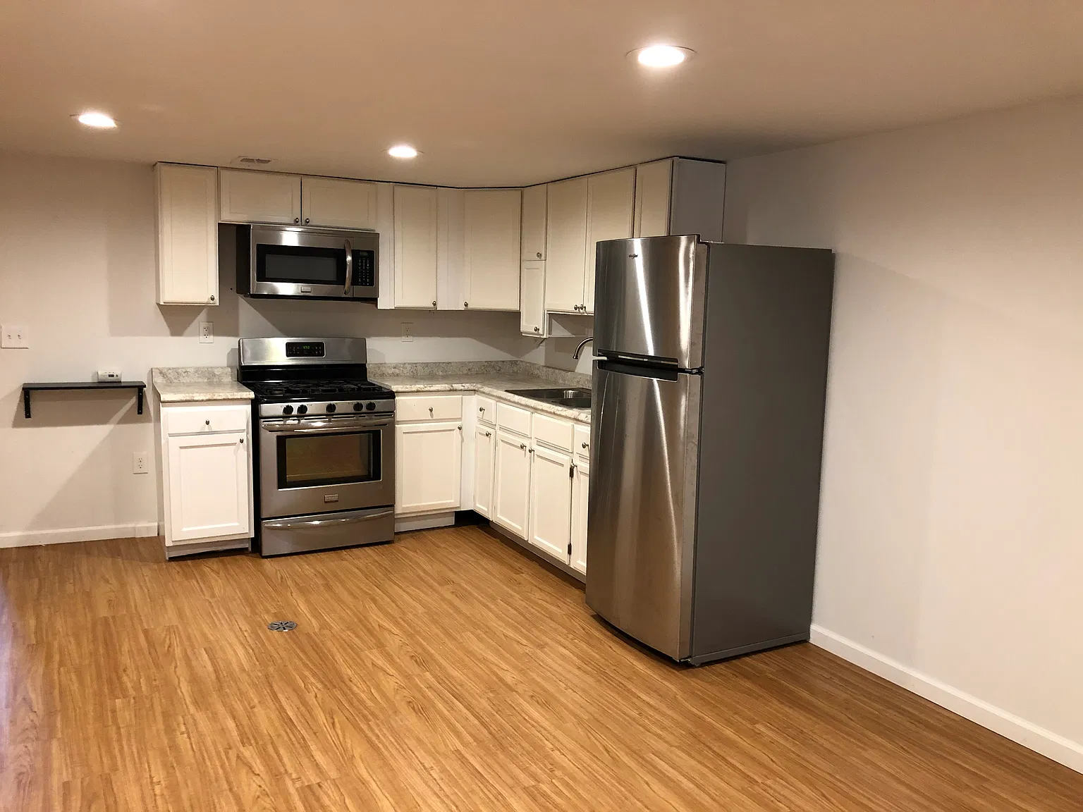 1 bed, 650 sqft, $1,000 — Photo 3